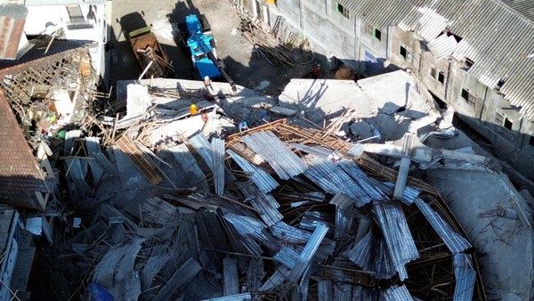 alat-berat-dikerahkan-bongkar-reruntuhan-ponpes-al-khoziny-sidoarjo-1759460099821_169