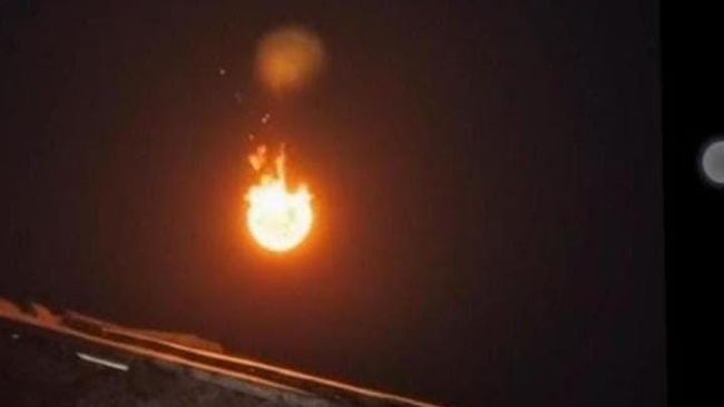 penampakan-benda-jatuh-yang-dinarasikan-bola-api-di-cirebon-1759707137262_169