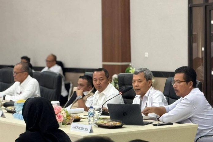 polda-riau-pimpin-rapat-satgas-pengendalian-harga-beras-past-kzmq