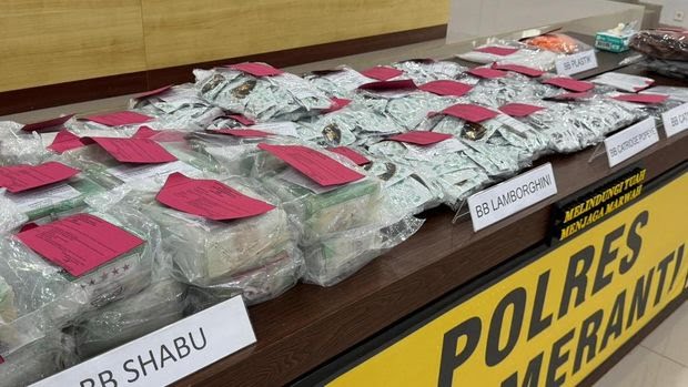 polres-kepulauan-meranti-menangkap-4-tersangka-jaringan-internasional-narkoba-dan-menyita-30-kilogram-sabu-serta-243-kilogram--1760001415448_169