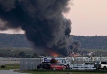 Pesawat Kargo Jatuh di Kentucky Bawa 38 Ribu Galon Bahan Bakar